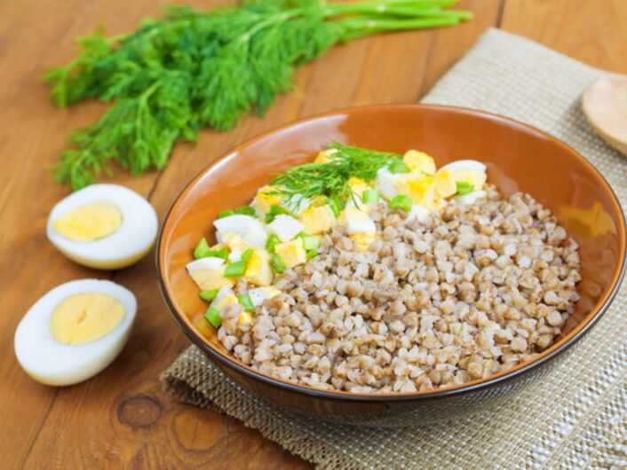 Grano saraceno con le uova